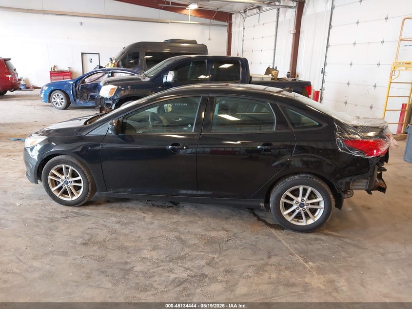 VIN 1FADP3FE3JL203455 2018 FORD FOCUS SE