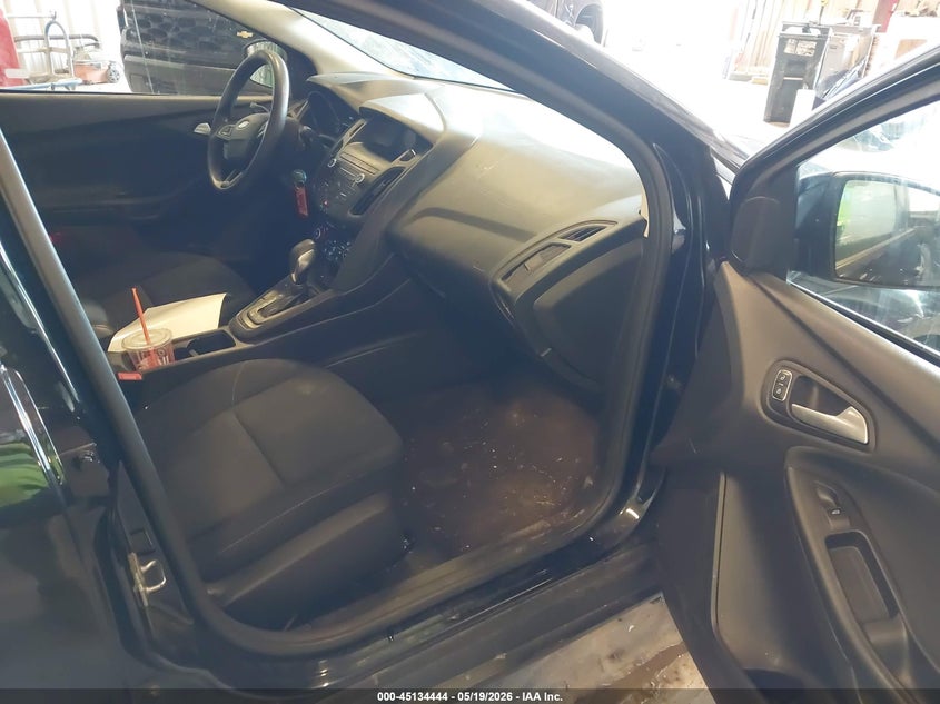 VIN 1FADP3FE3JL203455 2018 FORD FOCUS SE