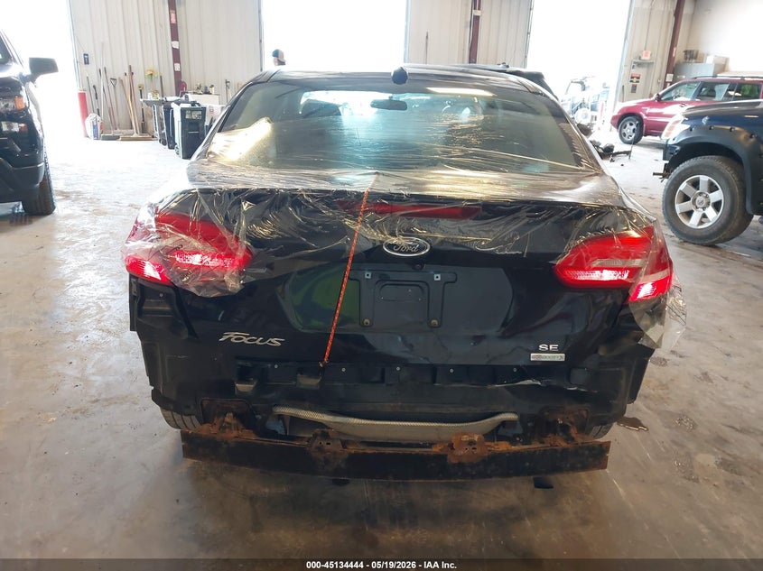VIN 1FADP3FE3JL203455 2018 FORD FOCUS SE