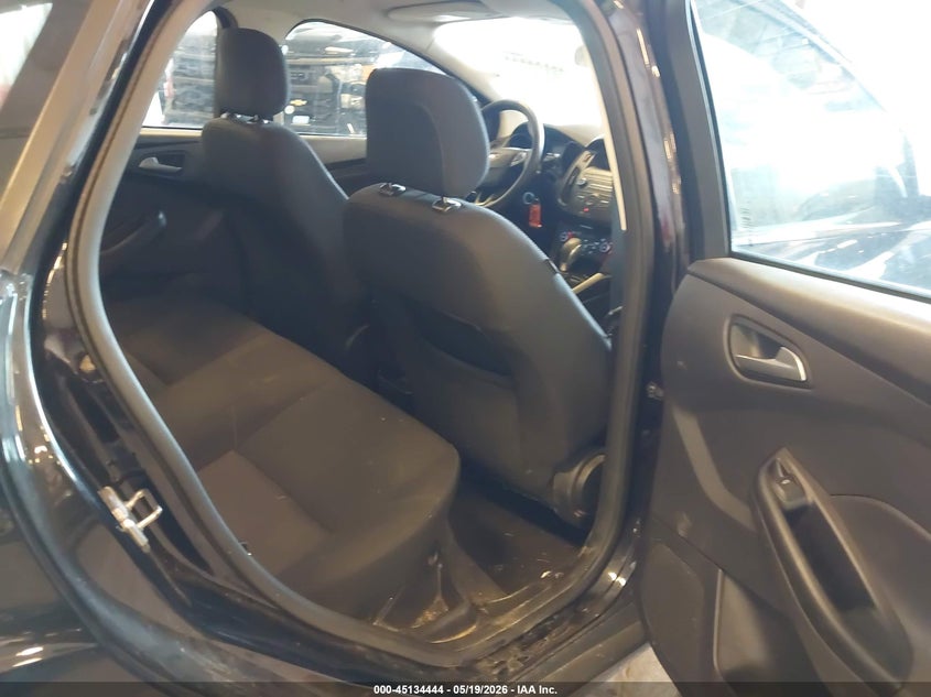 VIN 1FADP3FE3JL203455 2018 FORD FOCUS SE