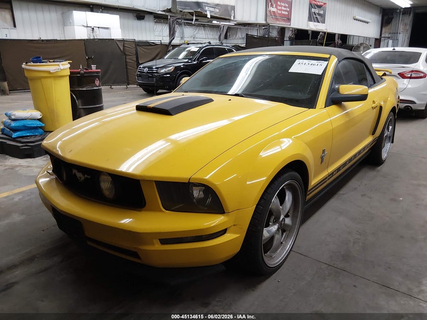 2005 FORD MUSTANG auction photo 2