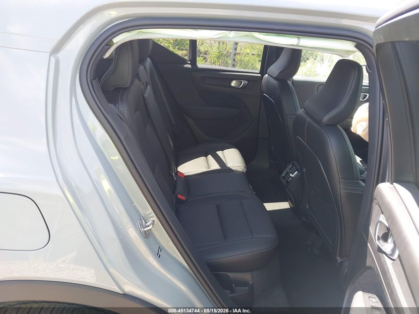 2025 Volvo Xc40 B5 Core Bright Theme VIN: YV4L12UJ4S2566191 Lot: 45134744