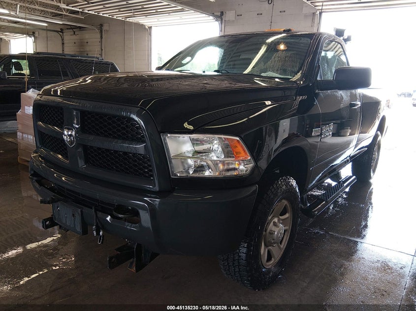 Vin: 3c6lr5at7jg343661, lot: 45632859, ram 2500 tradesman  4x4 8' box 20182