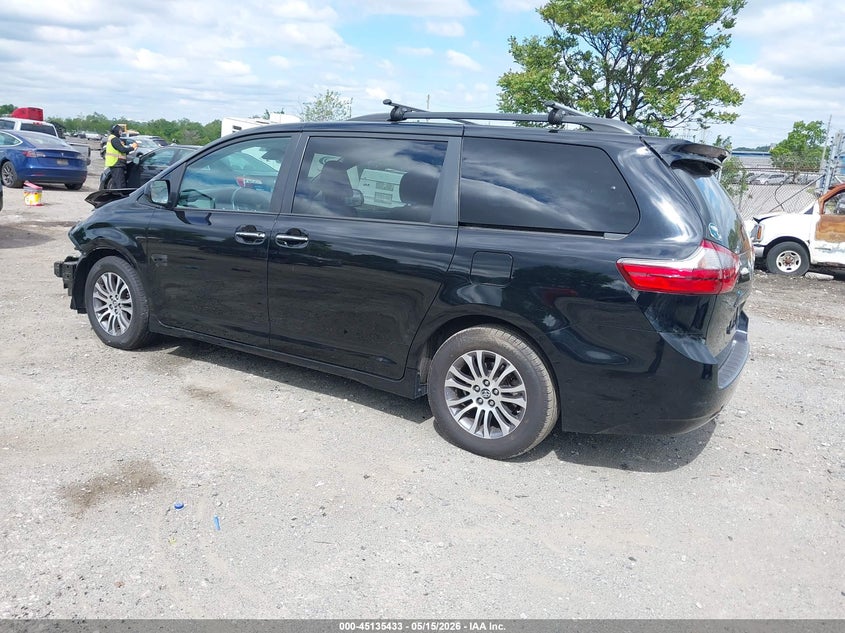 2020 TOYOTA SIENNA auction photo 3