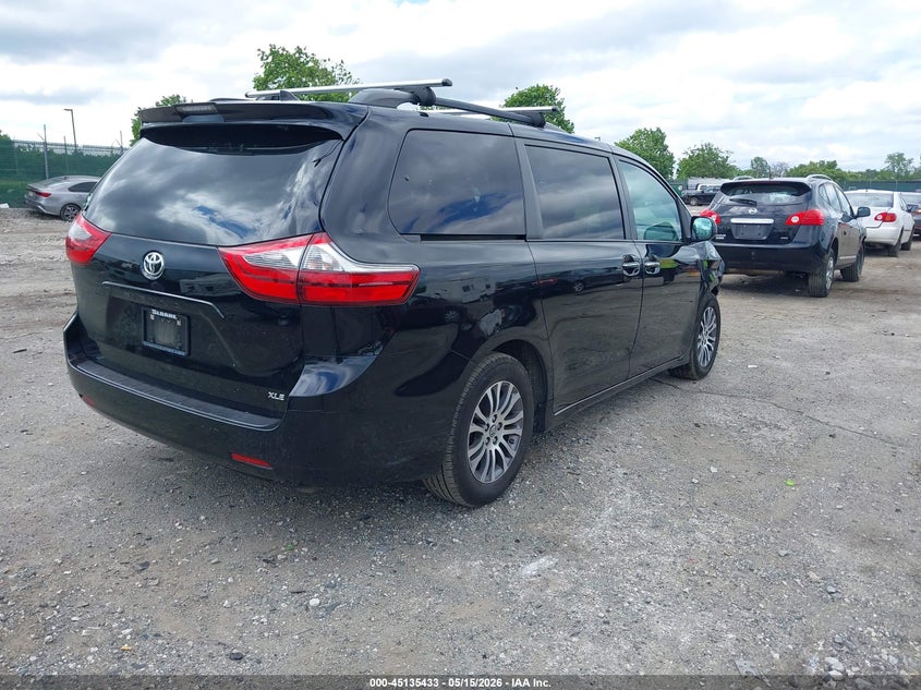 2020 TOYOTA SIENNA auction photo 4