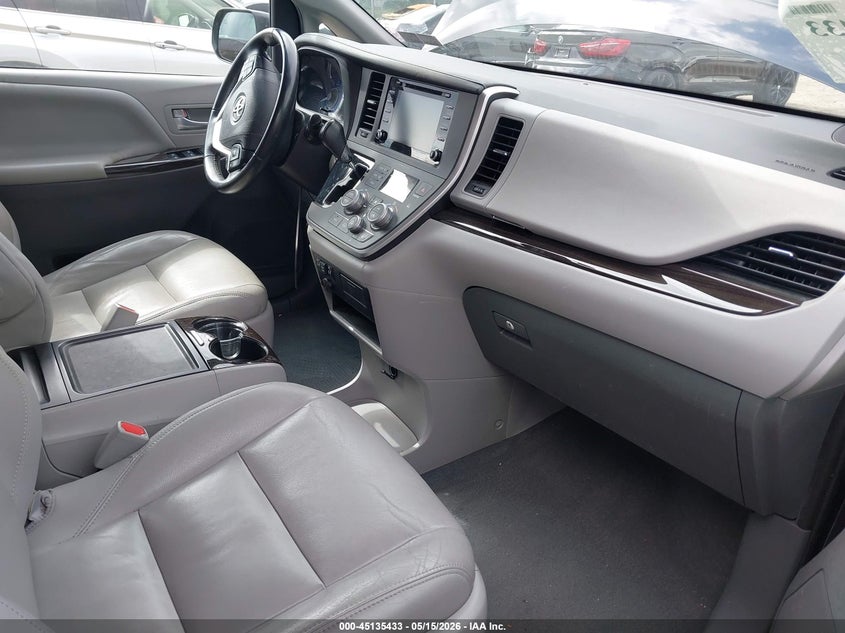 2020 TOYOTA SIENNA auction photo 5