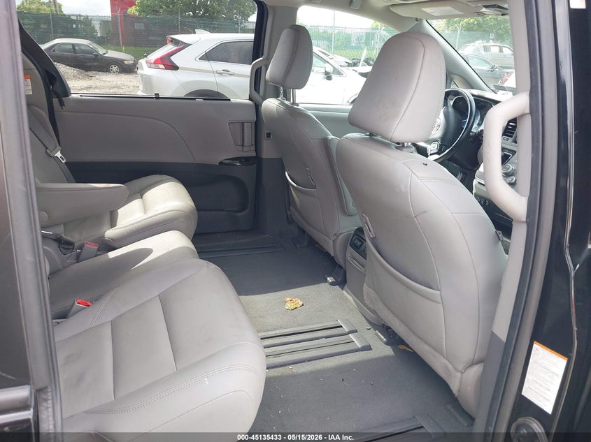 2020 TOYOTA SIENNA auction photo 8