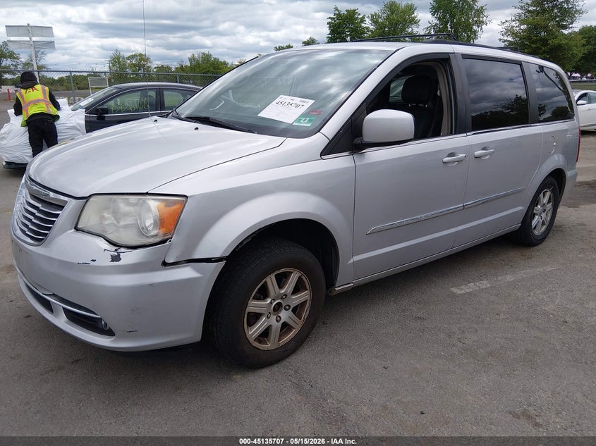 2012 CHRYSLER TOWN & COUNTRY auction photo 2