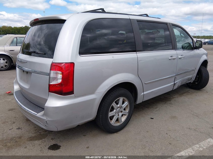 2012 CHRYSLER TOWN & COUNTRY auction photo 4