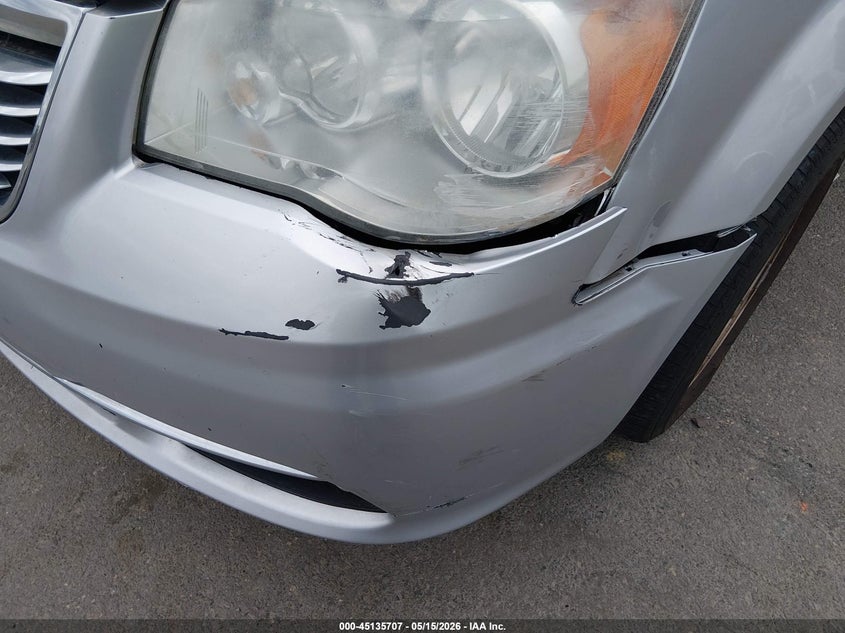 2012 CHRYSLER TOWN & COUNTRY auction photo 6