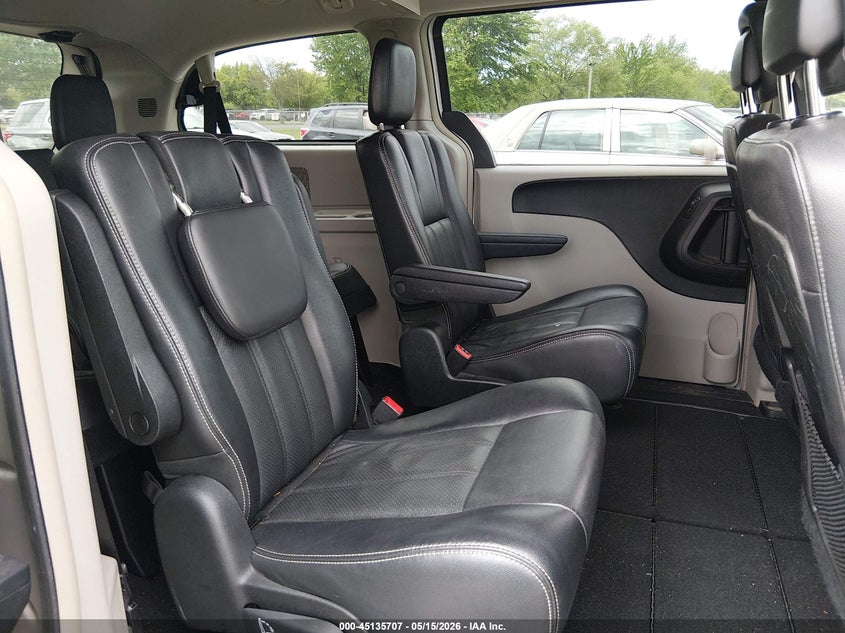 2012 CHRYSLER TOWN & COUNTRY auction photo 8