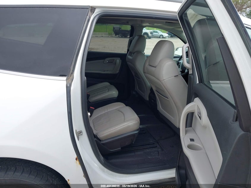 2010 CHEVROLET TRAVERSE auction photo 8