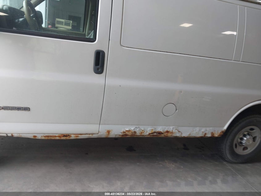 2001 Chevrolet Express VIN: 1GCHG35R511175556 Lot: 45136234