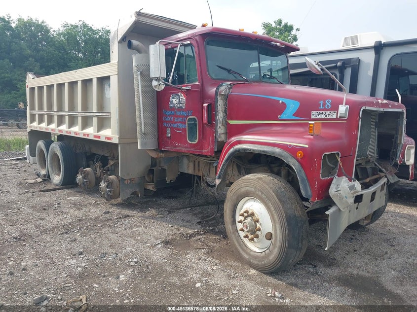 1996 INTERNATIONAL PAYSTAR auction photo 1