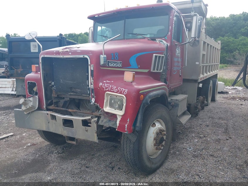 1996 INTERNATIONAL PAYSTAR auction photo 2