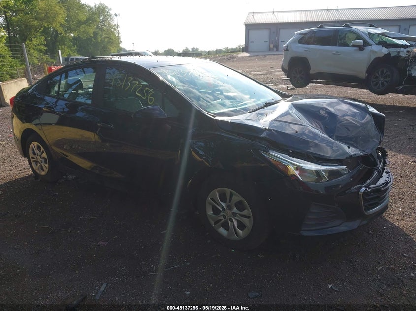 2019 CHEVROLET CRUZE auction photo 1