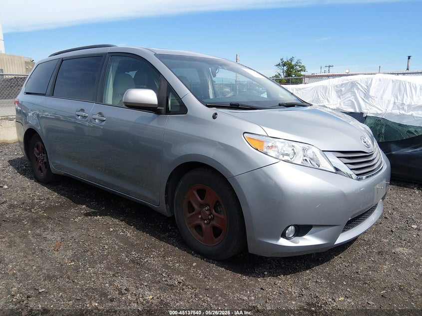 2013 Toyota Sienna Xle V6 8 Passenger