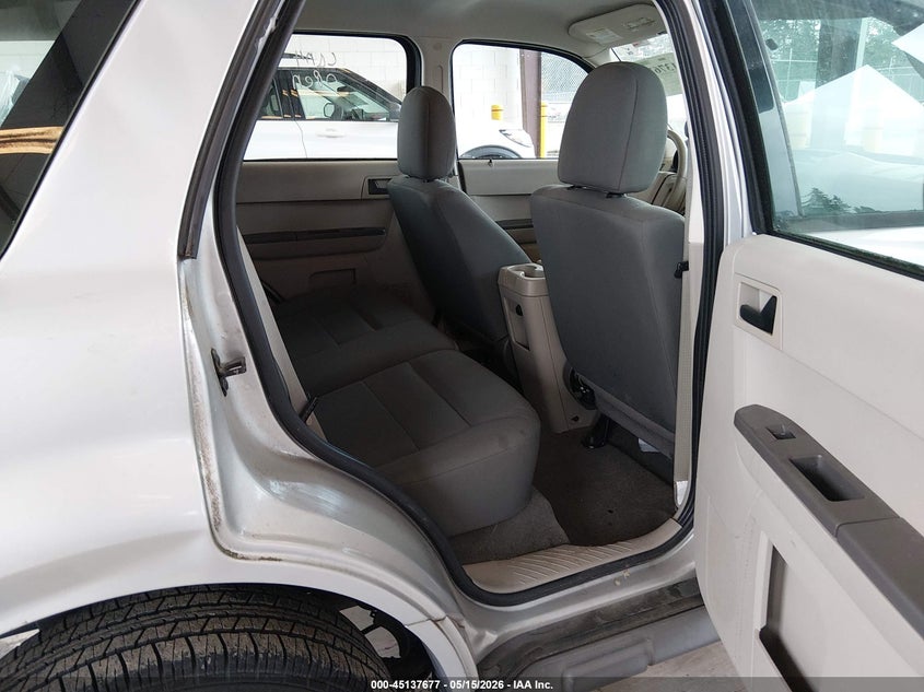 2009 Ford Escape 2.5 Xls/Xls Manual silver Lot 111045137677 Vin 1FMCU02739KB86948