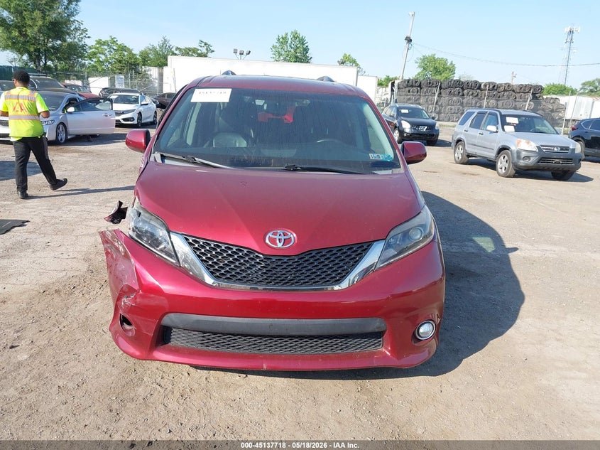 TOYOTA SIENNA - zdjęcie 12