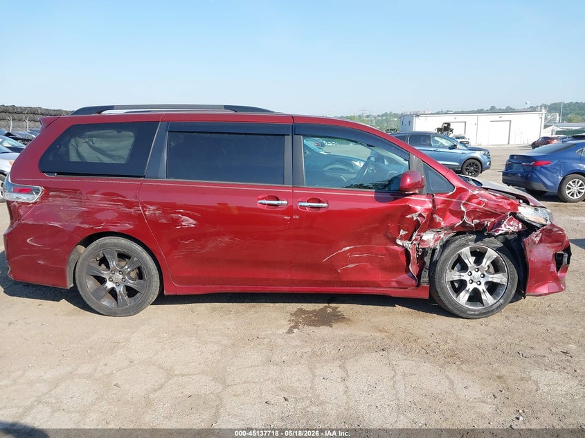 TOYOTA SIENNA - zdjęcie 13