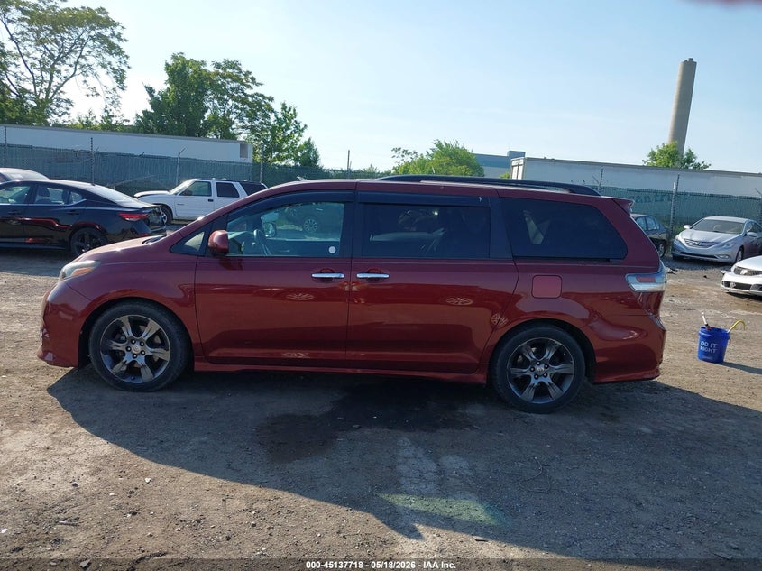 TOYOTA SIENNA - zdjęcie 14