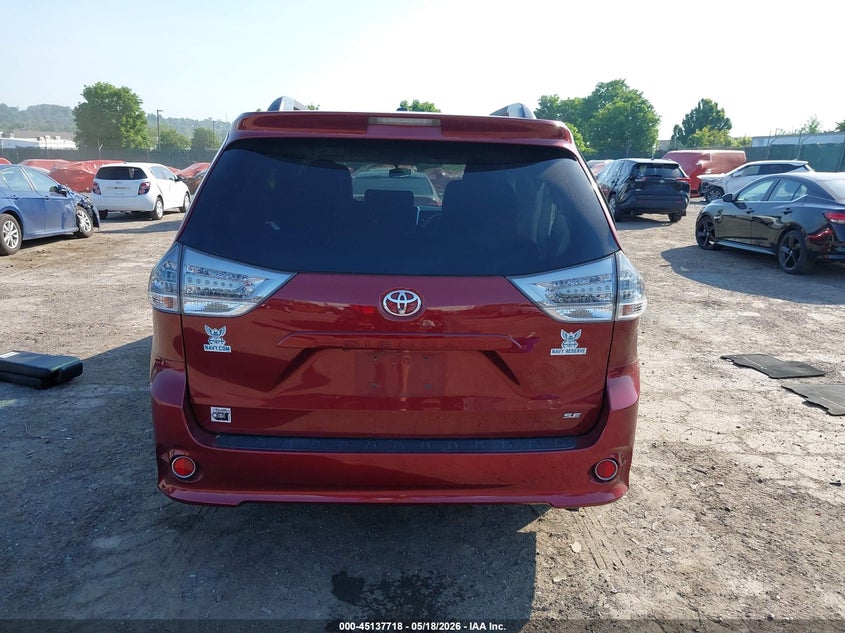 TOYOTA SIENNA - zdjęcie 16