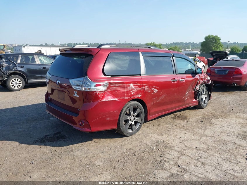 TOYOTA SIENNA - zdjęcie 4