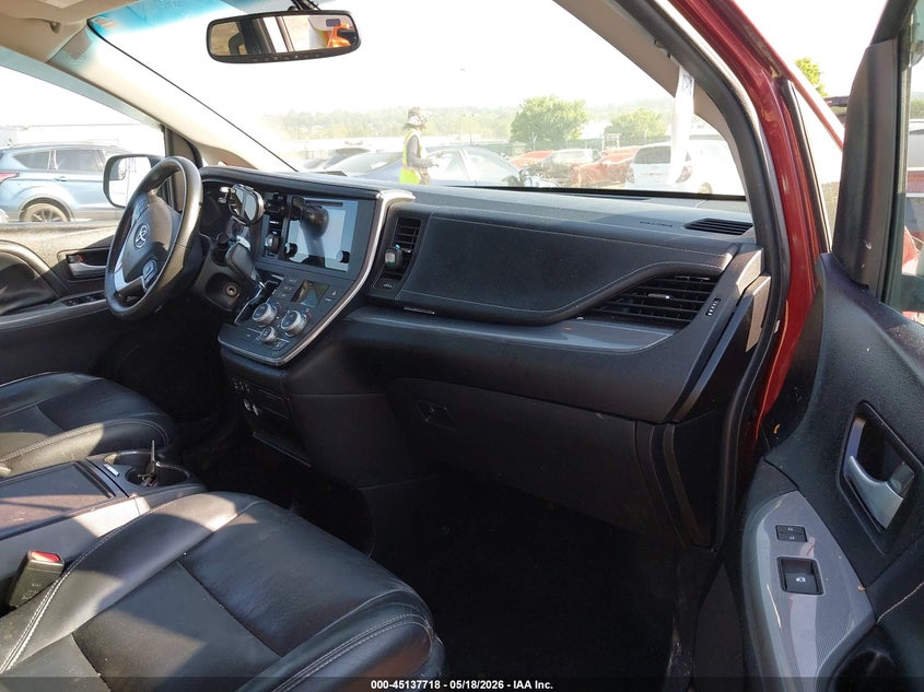 TOYOTA SIENNA - zdjęcie 5