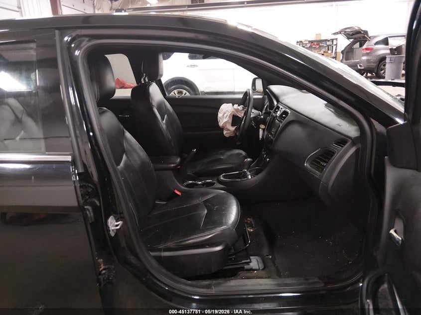 2011 CHRYSLER 200 auction photo 5