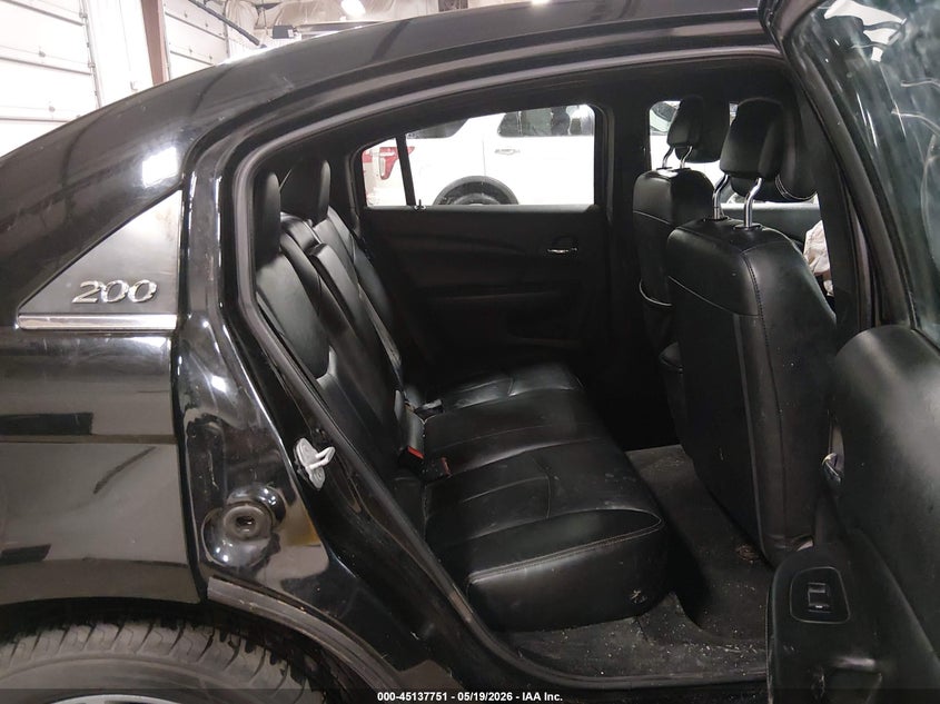 2011 CHRYSLER 200 auction photo 8