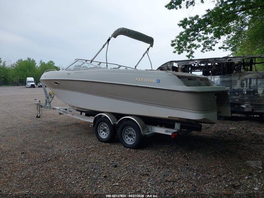 1997 FOUR WINNS 240 HORIZON auction photo 3