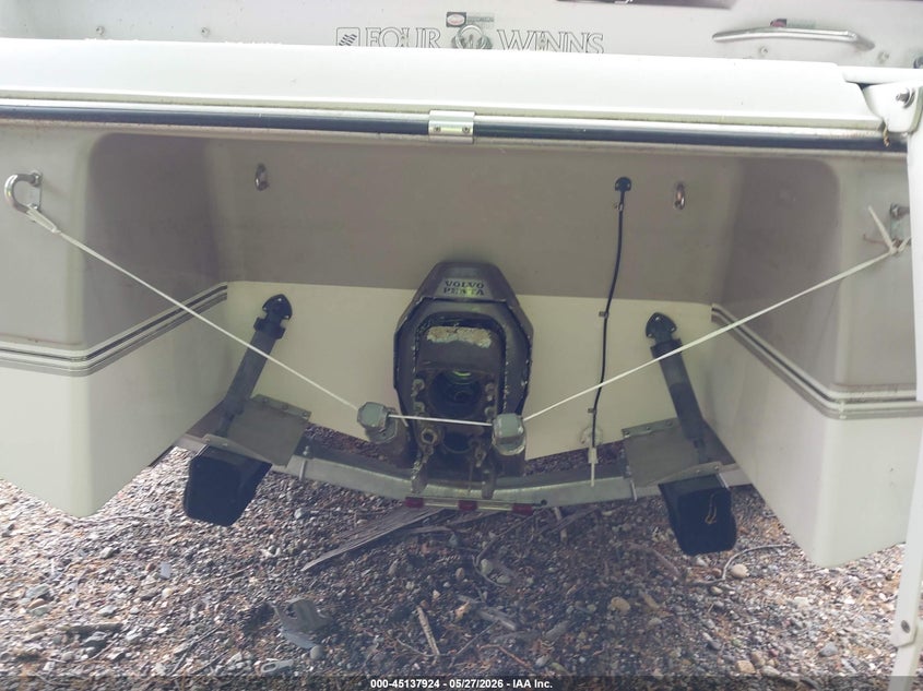 1997 FOUR WINNS 240 HORIZON auction photo 6