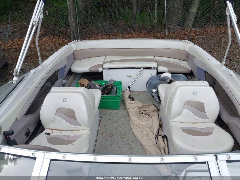 1997 FOUR WINNS 240 HORIZON auction photo 8