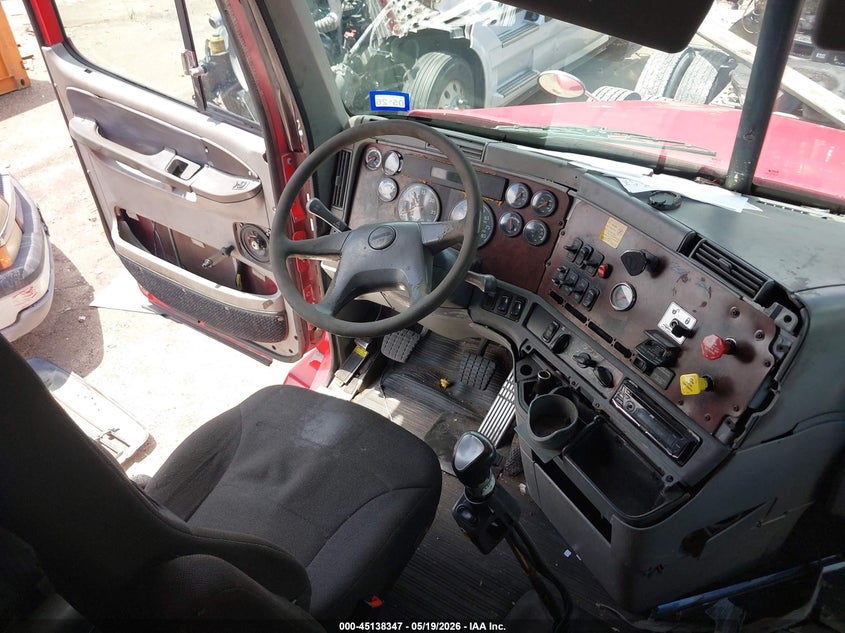 1998 FREIGHTLINER CONVENTIONAL auction photo 6