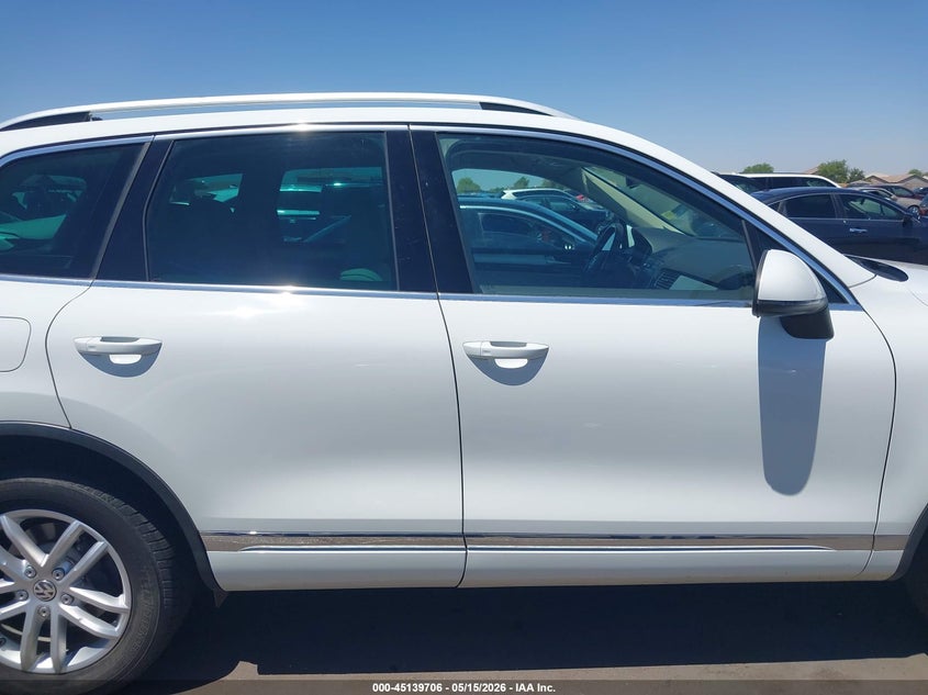 2016 Volkswagen Touareg Tdi Executive/Tdi Lux/Tdi Sport W/Technology VIN: WVGEP9BP1GD005707 Lot: 45139706