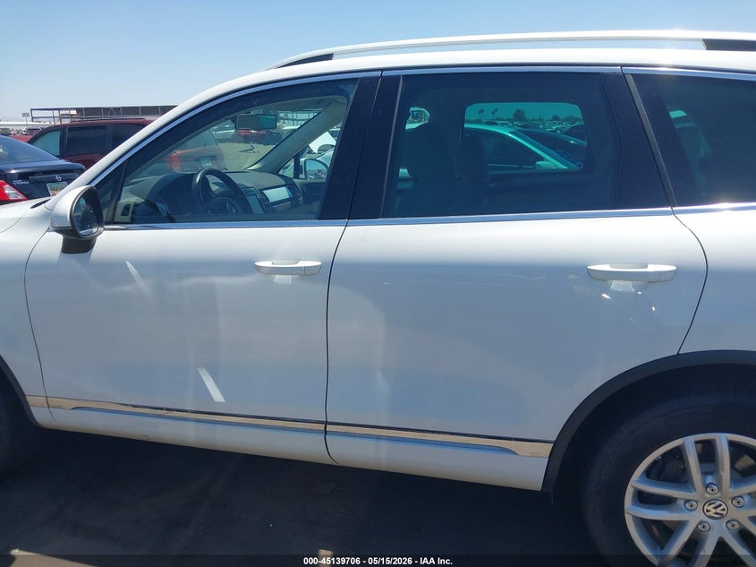2016 Volkswagen Touareg Tdi Executive/Tdi Lux/Tdi Sport W/Technology VIN: WVGEP9BP1GD005707 Lot: 45139706
