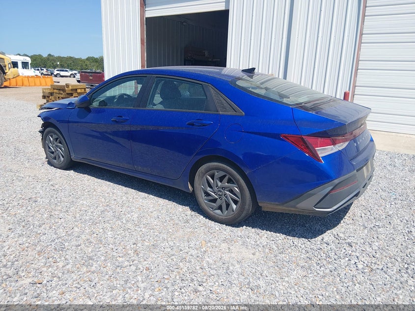 2024 HYUNDAI ELANTRA auction photo 3