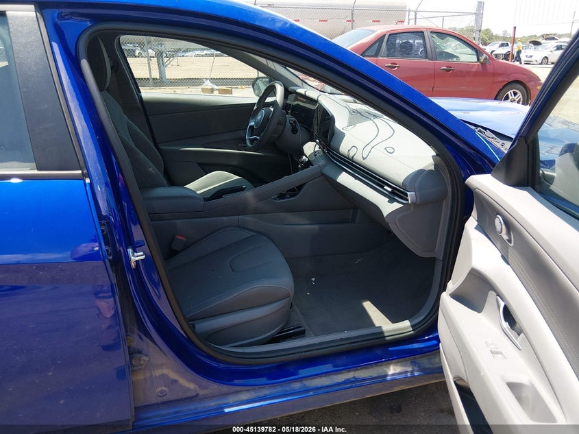 2024 HYUNDAI ELANTRA auction photo 5