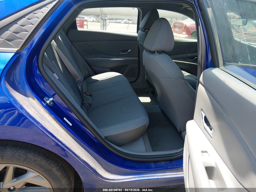2024 HYUNDAI ELANTRA auction photo 8