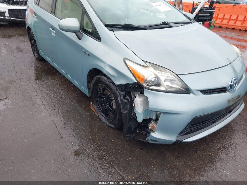 2013 TOYOTA PRIUS auction photo 6