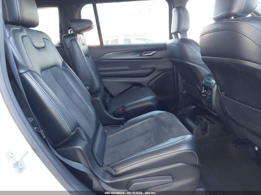 2024 JEEP GRAND CHEROKEE L auction photo 8