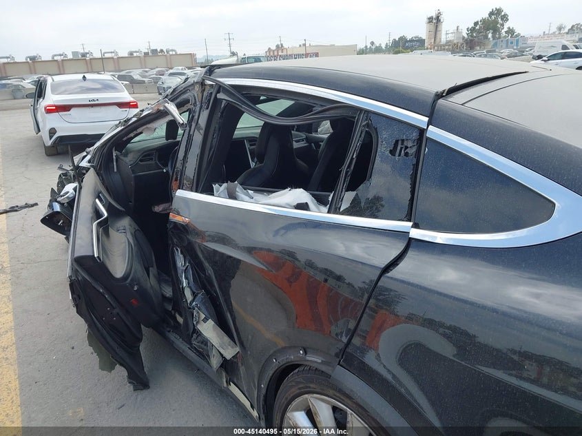 2016 Tesla Model X 75D/P100D/P90D VIN: 5YJXCBE41GF018130 Lot: 45140495