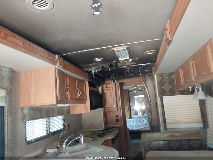 2006 FREIGHTLINER WINNEBAGO TOUR auction photo 6
