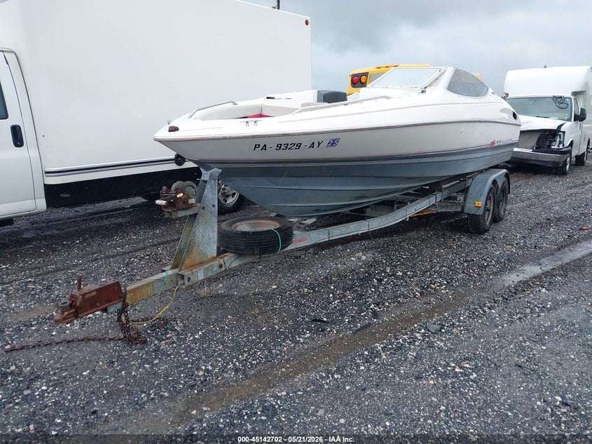 1990 BAYLINER CAPRI 2250 BOAT AND TRAILER auction photo 2