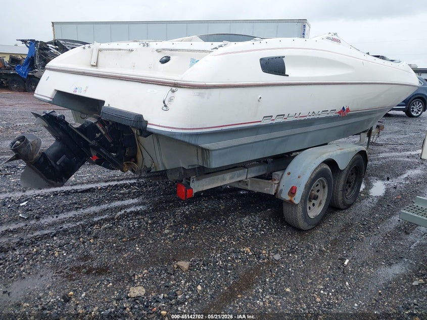 1990 BAYLINER CAPRI 2250 BOAT AND TRAILER auction photo 4