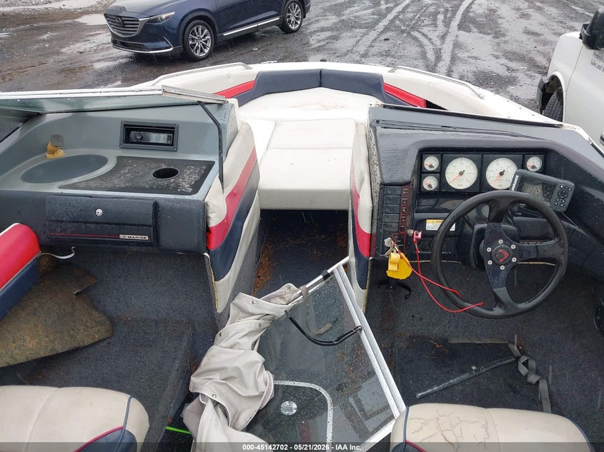 1990 BAYLINER CAPRI 2250 BOAT AND TRAILER auction photo 5