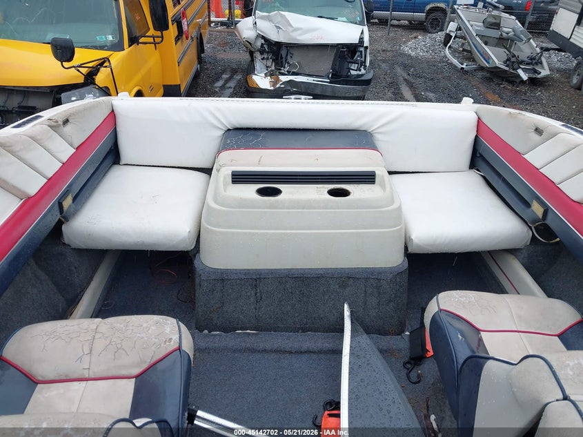 1990 BAYLINER CAPRI 2250 BOAT AND TRAILER auction photo 8