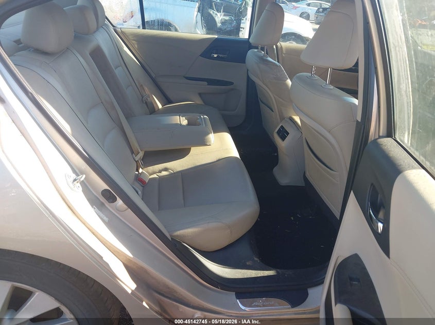 Photo 8 - HONDA ACCORD