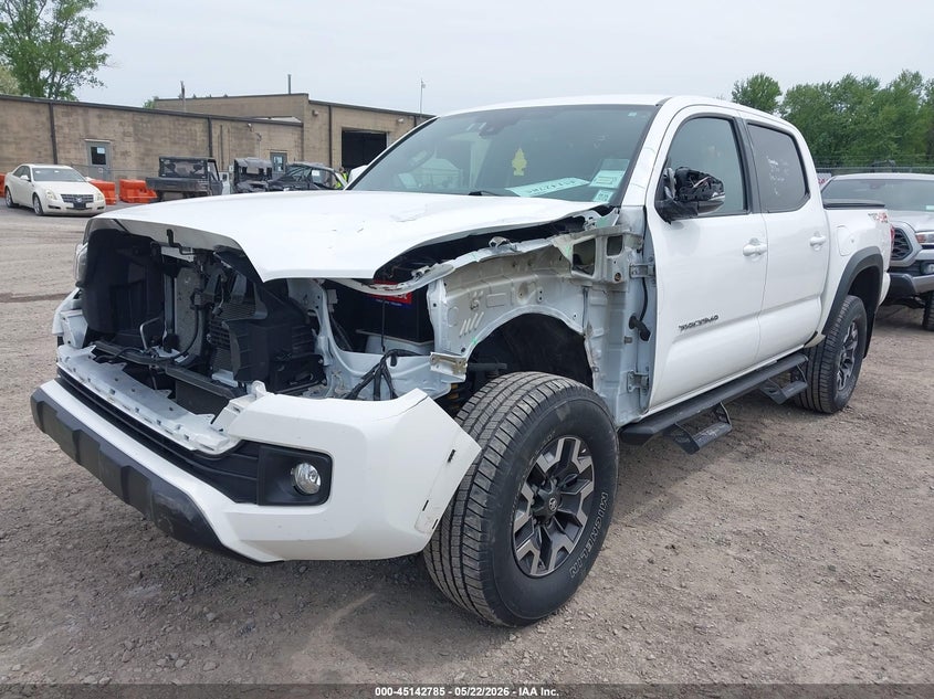 2018 TOYOTA TACOMA auction photo 2