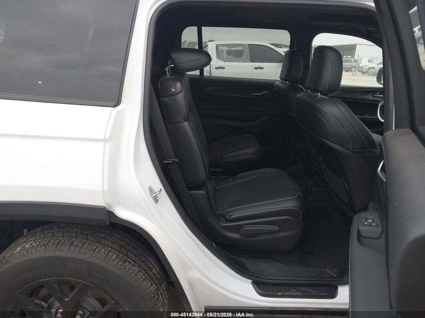 2025 JEEP GRAND CHEROKEE L auction photo 8